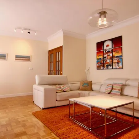 Comodo Y Amplio Apto En Camelias Cuatro Daire Vigo