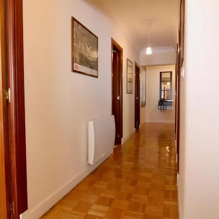 Comodo Y Amplio Apto En Camelias Cuatro *