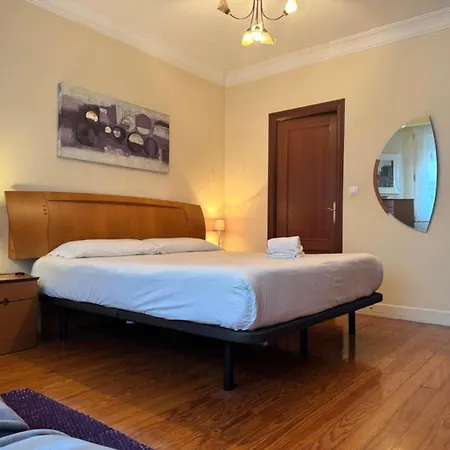 Comodo Y Amplio Apto En Camelias Cuatro Daire