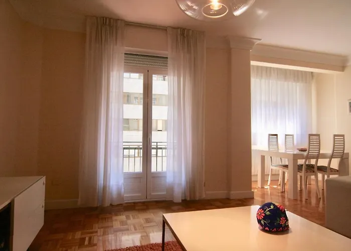 Comodo Y Amplio Apto En Camelias Cuatro Daire Vigo