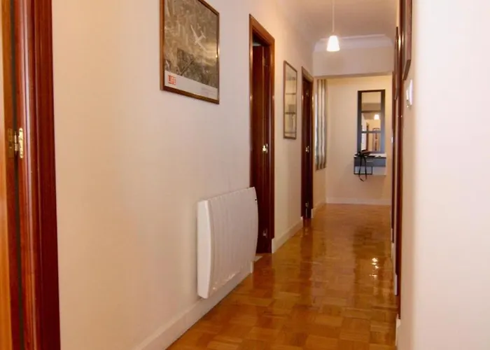 Comodo Y Amplio Apto En Camelias Cuatro *