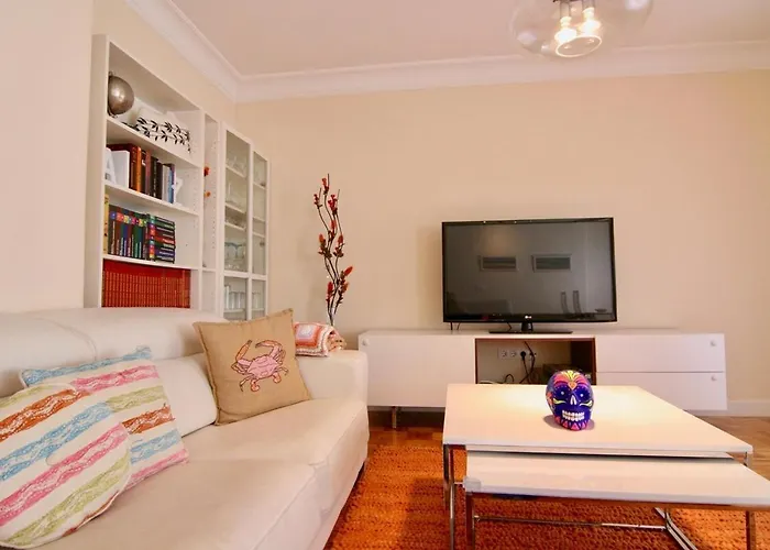 Comodo Y Amplio Apto En Camelias Cuatro