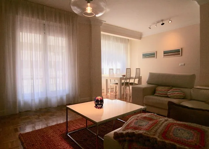 Comodo Y Amplio Apto En Camelias Cuatro Vigo