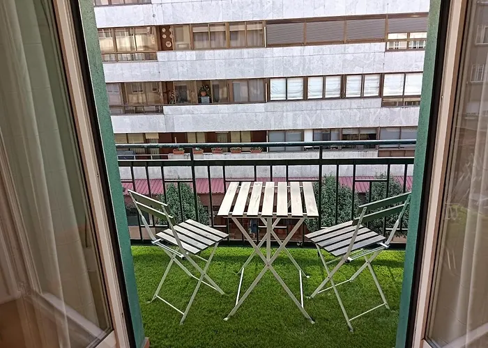 Comodo Y Amplio Apto En Camelias Cuatro Daire